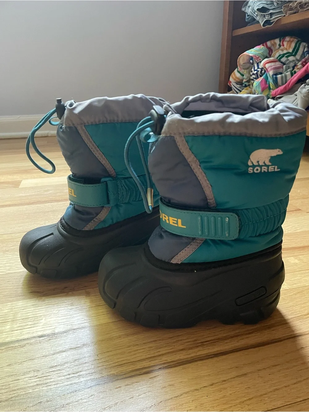 EUC Sorel Snow Boots - 8